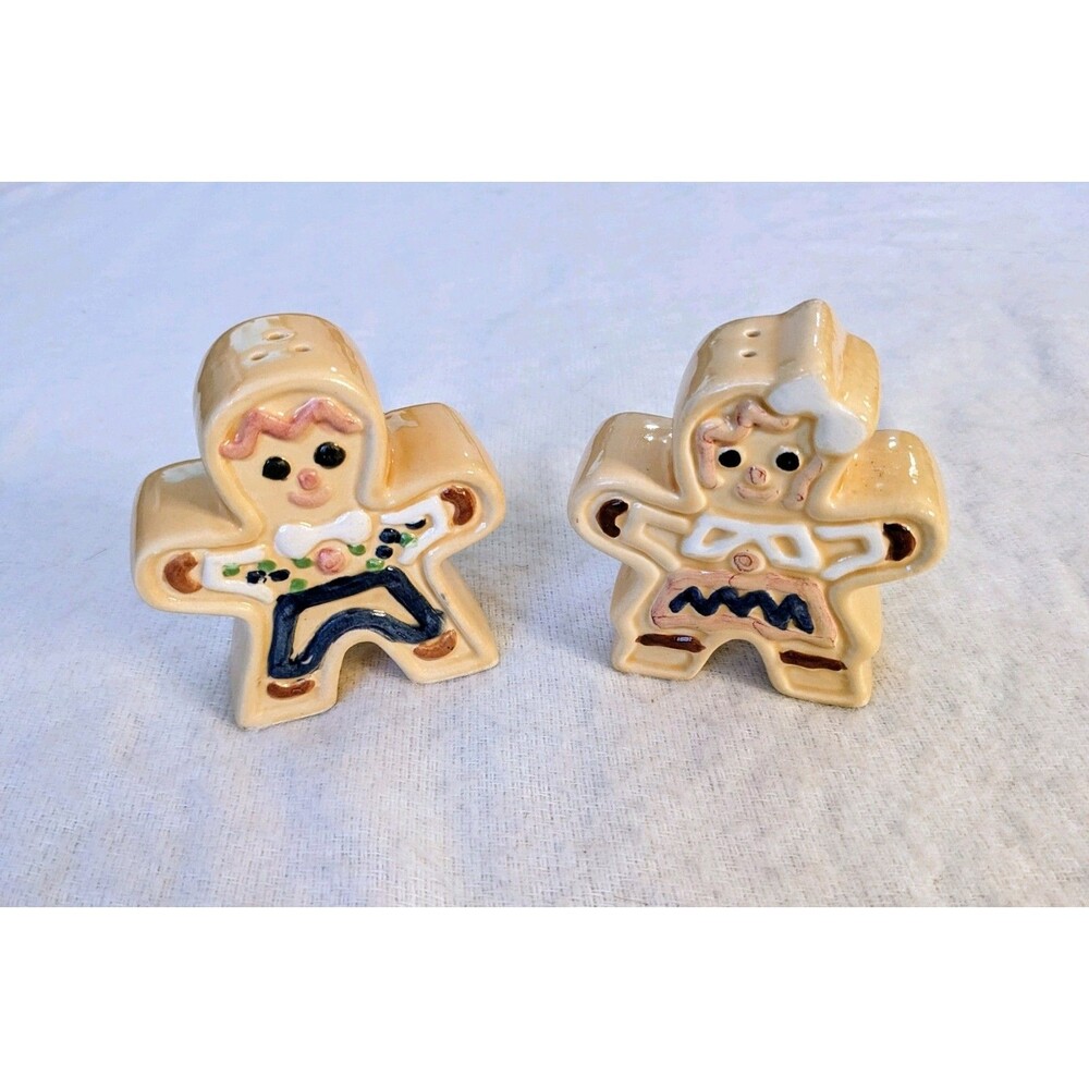 Vtg GINGERBREAD Couple Ceramic Salt & Pepper Shaker Set Boy & Girl Christmas